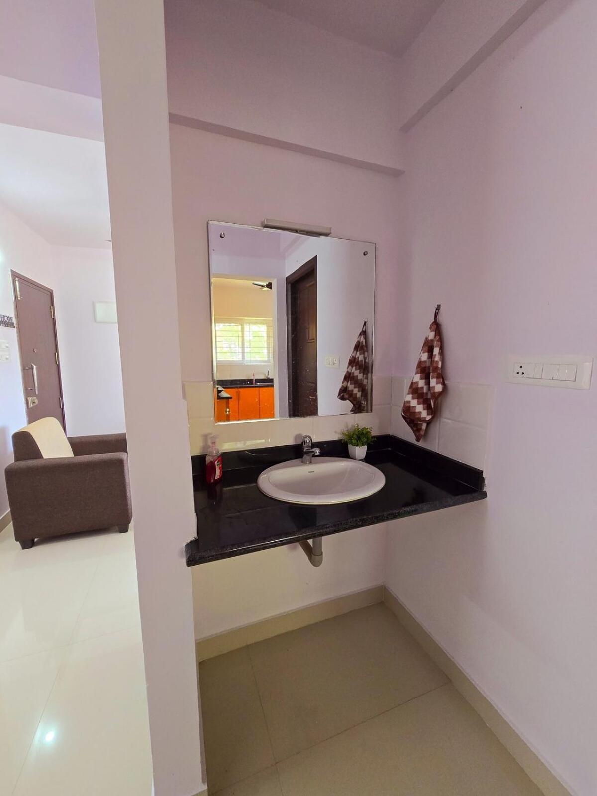 Cozy Apt Easy Access - Groceries & Transport Daire Mangalore Dış mekan fotoğraf